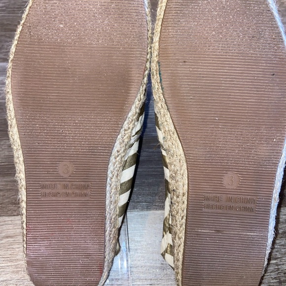 Old Navy Gold & Cream Slip-on Slippers Girls Size 3 - Picture 5 of 6